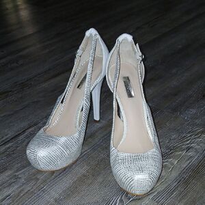 Guess Jacoba Platform High Heel 4.5"   classy elegant Pump Size 7.5  EUC